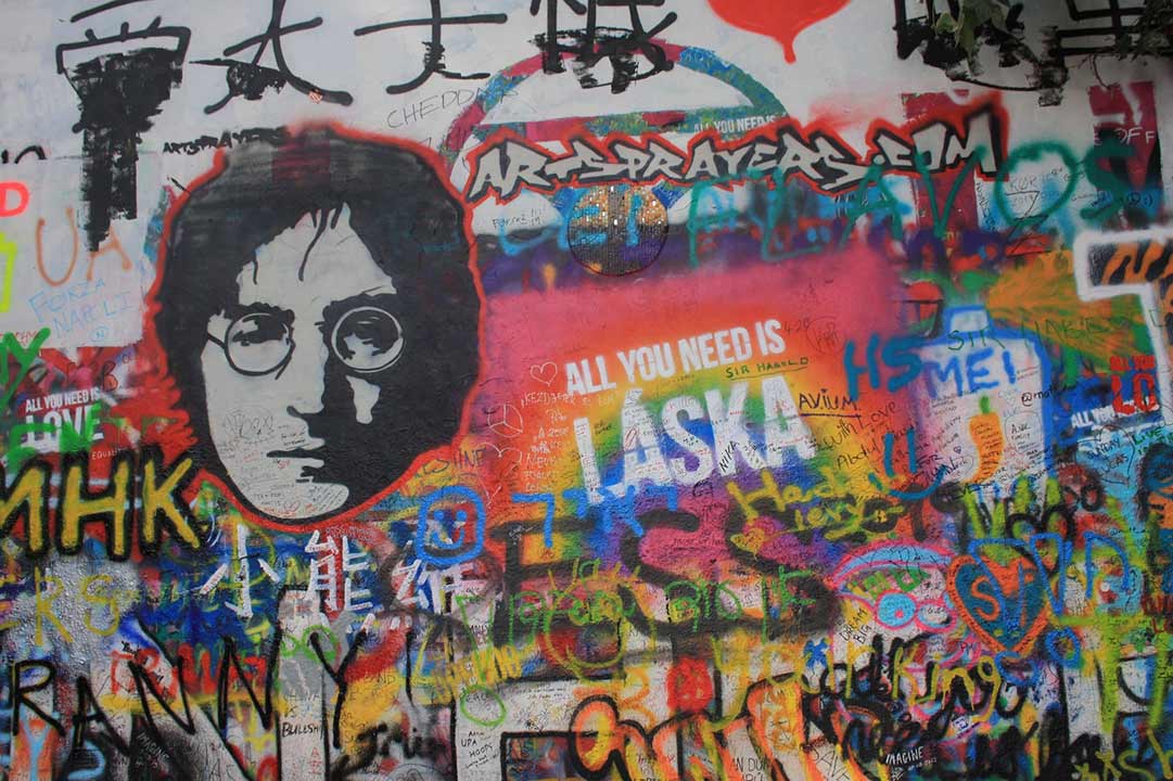Monumentos que ver en Praga - Muro John Lennon