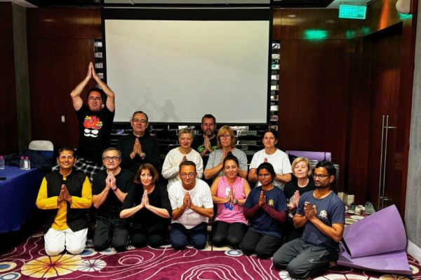 En tu viaje a India puedes disfrutar de una clase de Yoga