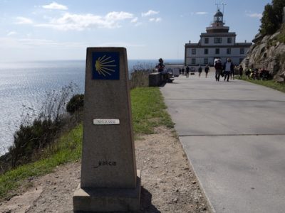 Llegar hasta el mítico Finisterre, el “fin del mundo”