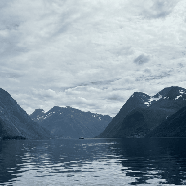 crucero fiordos noruegos paisajes