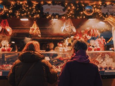 Vino caliente, dulces típicos y ambiente navideño