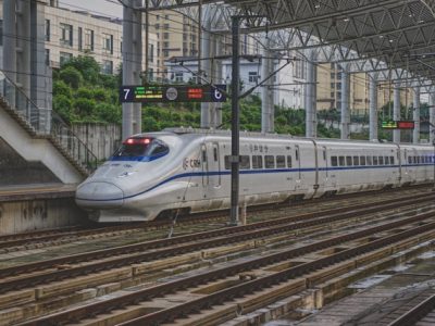 Viaje en tren bala Shinkansen entre Kioto y Tokio