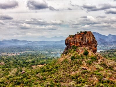 Subida a la icónica Roca del León en Sigiriya