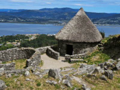 Subir al Monte Santa Tecla y disfrutar de una de las mejores vistas de Galicia