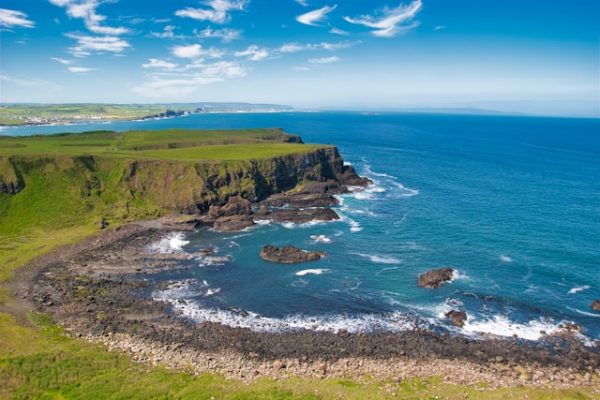 La Calzada de los Gigantes una para imprescindible en tu viaje en grupo a Dublín