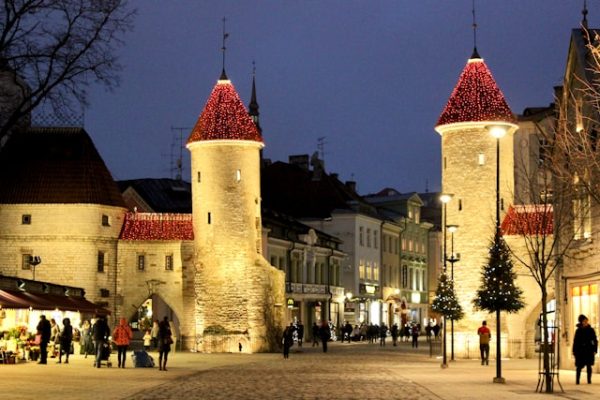 No te pierdas las calles de Tallin iluminadas en Navidad